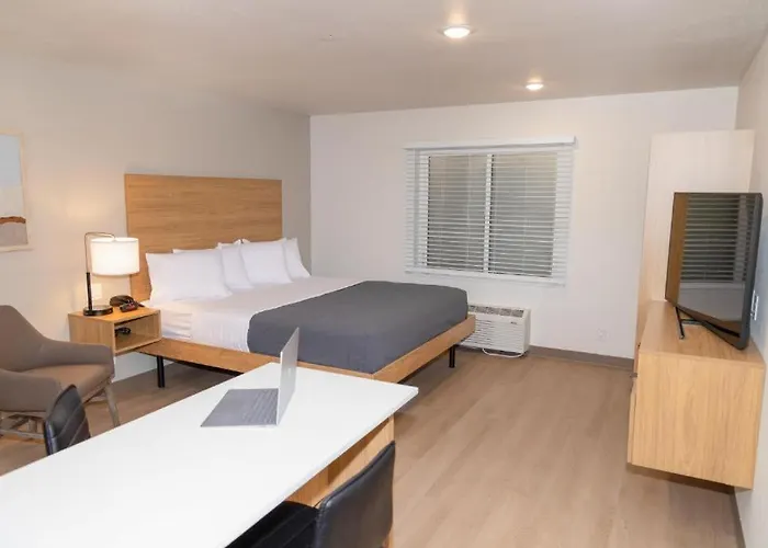 Livaway Tolleson Hotel